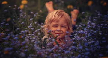 Картинка разное настроения мальчик незабудки