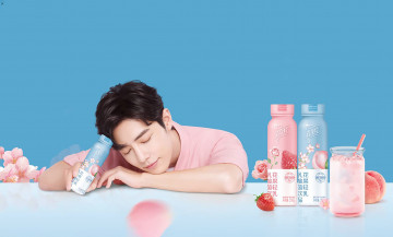 Картинка мужчины xiao+zhan актер бутылочки цветы фрукты