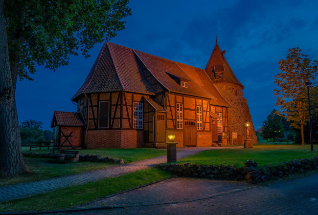 Обои картинки фото suderburg, germany, города, - католические соборы,  костелы,  аббатства