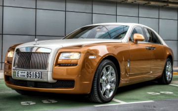 Картинка автомобили rolls-royce коричневый стоянка