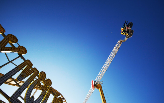 Обои картинки фото разное, карусели, качели, аттракционы