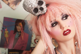 Картинка Audrey+Kitching девушки модель череп