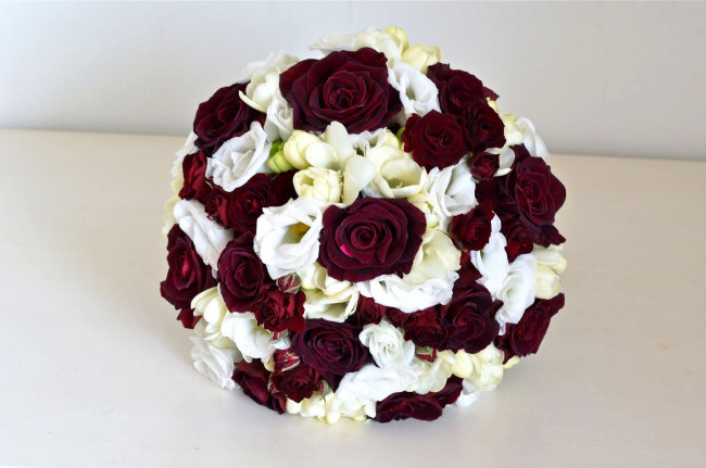 Обои картинки фото цветы, букеты, композиции, эустома, фрезия, розы