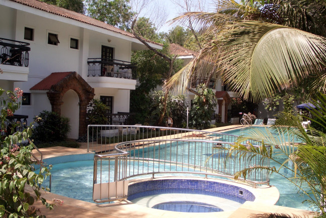 Обои картинки фото индия, гоа, интерьер, бассейны, открытые, площадки, курорт