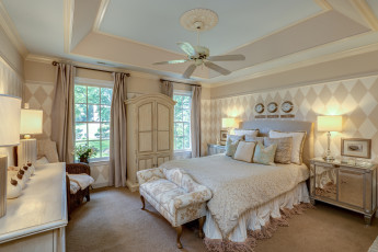 Картинка интерьер спальня кровать подушки шкаф