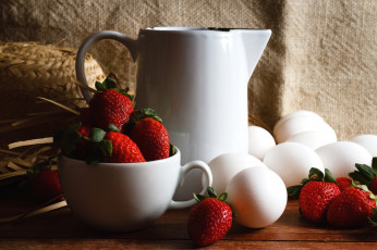 Картинка еда натюрморт клубника кувшин яйца