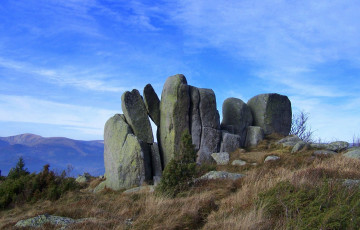 Картинка природа камни минералы валуны трава горы