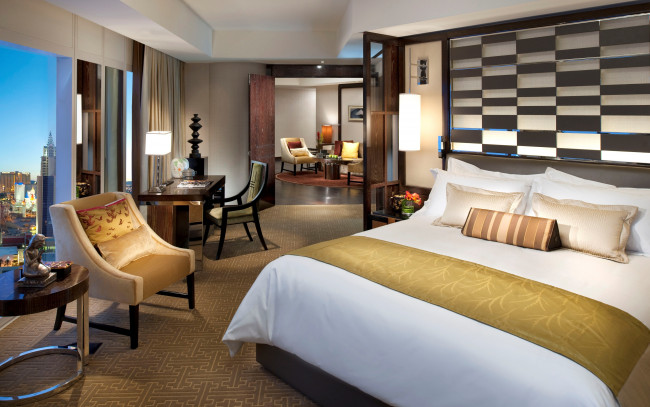 Обои картинки фото интерьер, спальня, кровать, подушки, кресло