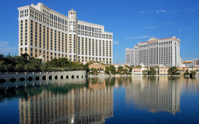 Обои картинки фото отели, города, лас, вегас, сша, вода, небо, деревья, казино