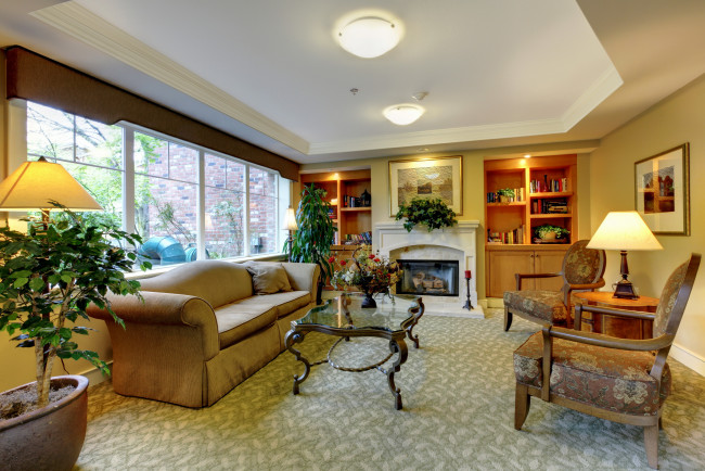 Обои картинки фото интерьер, гостиная, дизайн, стол, стулья, диван