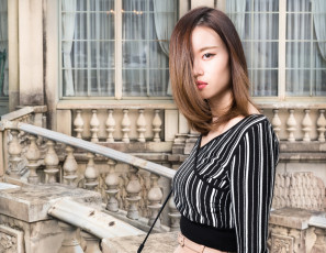 Картинка девушки -unsort+ азиатки здание причёска взгляд азиатка