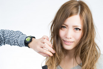 Картинка девушки -unsort+ лица +портреты портрет рука девушка улыбка белый фон взгляд азиатка