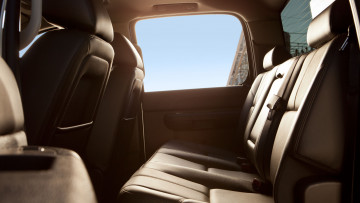 Картинка автомобили интерьеры салон ремни кожа кресла окно