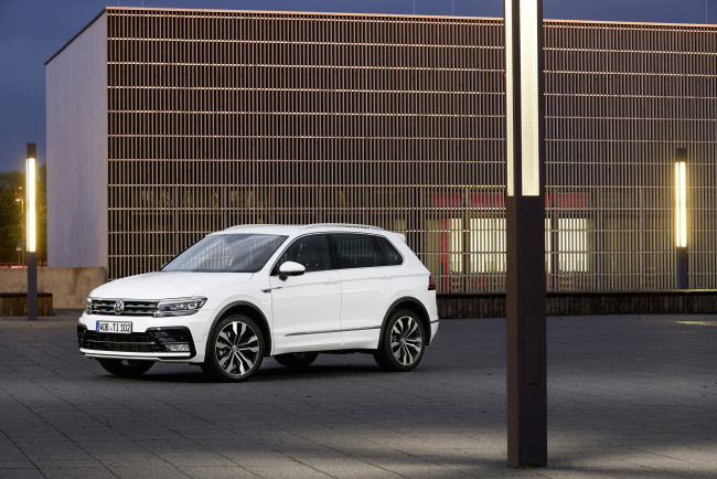 Обои картинки фото автомобили, volkswagen, tiguan, 2016г, r-line