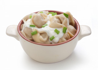 Картинка еда пельмени +манты +вареники чашка белый фон сметана