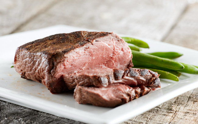 Обои картинки фото еда, мясные блюда, мясо, бобы, стейк, фасоль, тарелка