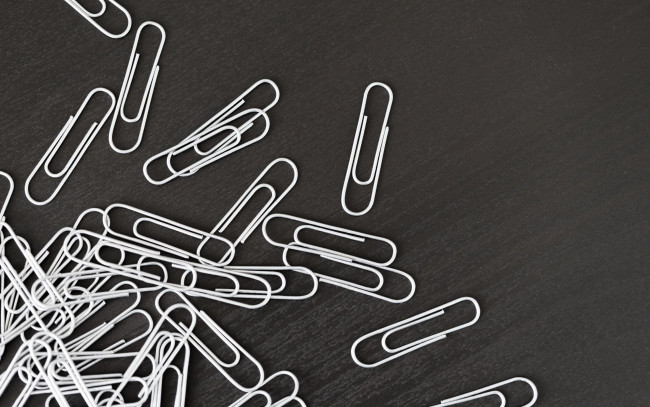 Обои картинки фото разное, канцелярия,  книги, черный, и, белый, стол, минимализм, клип