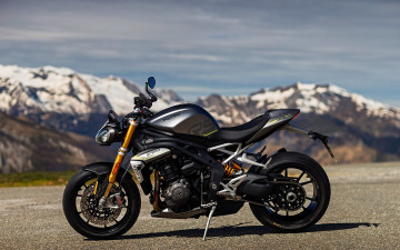 Картинка 2021+triumph+1200+rs+speed+triple мотоциклы triumph speed triple 1200rs мотоцикл революция мощность производительность управляемость технологичность горы площадка профиль