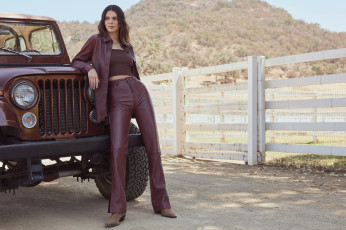 Картинка девушки kendall+jenner джип поза брюки топ