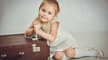 Картинка разное дети девочка бусы чемодан