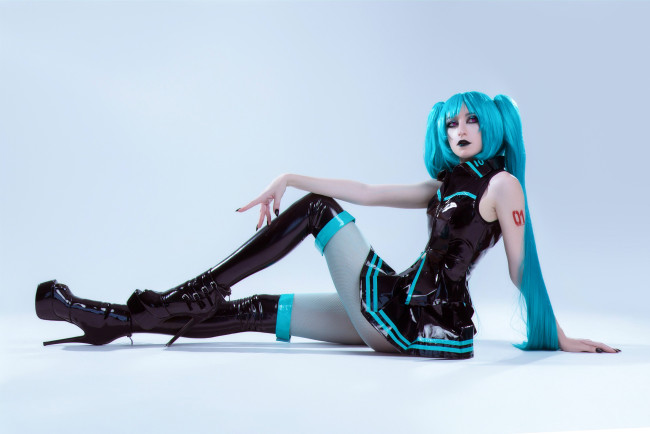 Обои картинки фото momo cosplay, девушки, momo, девушка, женщина, разноцветная, сексуальная, модель, звезда, позирует, разная, обувь, верхняя, стильная, одежда, нижнее, эротическое, бельё, трусы, лифчик, аксессуары, макияж, колготки, чулки, и, множество, элементов, на, фотографии