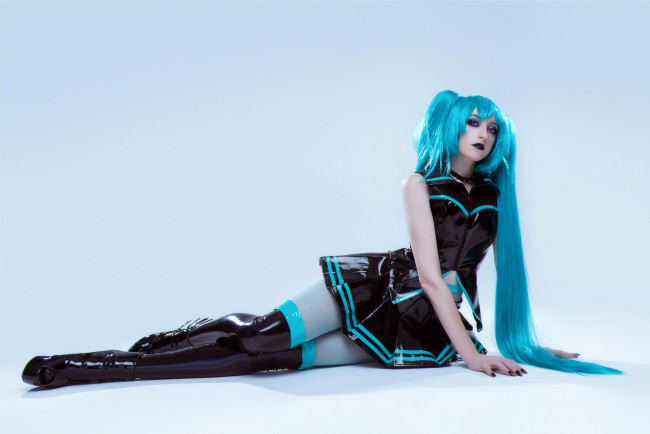 Обои картинки фото momo cosplay, девушки, momo, девушка, женщина, разноцветная, сексуальная, модель, звезда, позирует, разная, обувь, верхняя, стильная, одежда, нижнее, эротическое, бельё, трусы, лифчик, аксессуары, макияж, колготки, чулки, и, множество, элементов, на, фотографии