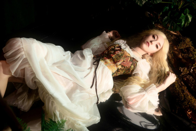 Обои картинки фото momo cosplay, девушки, momo, девушка, женщина, блондинка, светловолосая, сексуальная, модель, звезда, позирует, разная, обувь, верхняя, стильная, одежда, нижнее, эротическое, бельё, трусы, лифчик, колготки, чулки, аксессуары, макияж, и, множество, элементов, на, фотографии