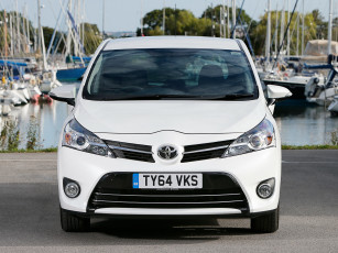 Картинка автомобили toyota светлый 2013г uk-spec verso