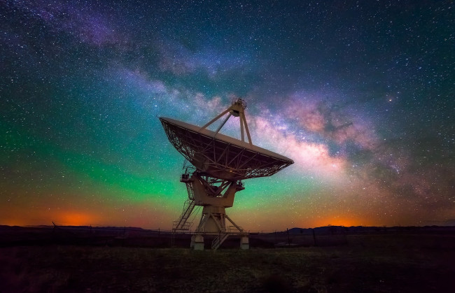 Обои картинки фото космос, разное, другое, антенна, звезды, мнечный, путь, небо, ночь