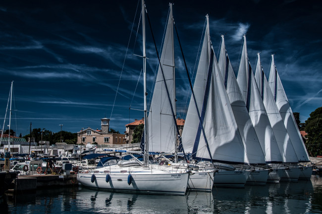 Обои картинки фото корабли, Яхты, причал, яхты, паруса