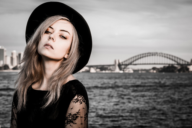 Обои картинки фото девушки, -unsort , брюнетки,  шатенки, лицо, взгляд, шляпа