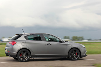 Картинка автомобили alfa+romeo launch edition verde quadrifoglio 2014г 940 giulietta alfa romeo