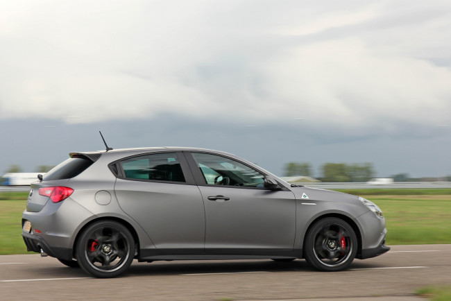 Обои картинки фото автомобили, alfa romeo, launch, edition, verde, quadrifoglio, 2014г, 940, giulietta, alfa, romeo