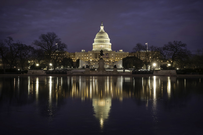Обои картинки фото us capitol reflecting, города, - здания,  дома, капитолий