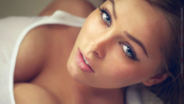 Картинка календари девушки лицо взгляд