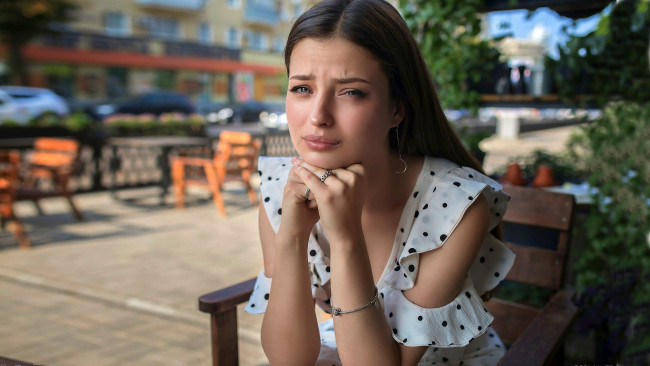 Обои картинки фото девушки, -unsort , брюнетки, темноволосые, печаль, портрет, женщина