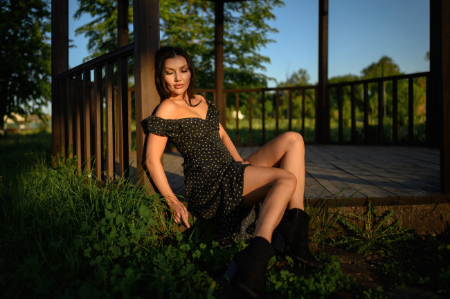 Обои картинки фото девушка - girl, девушки, - брюнетки,  шатенки, девушка, женщина, брюнетка, темноволосая, сексуальная, модель, звезда, позирует, разная, обувь, верхняя, стильная, одежда, нижнее, эротическое, бельё, трусы, лифчик, колготки, чулки, аксессуары, макияж, и, множество, элементов, на, фотографии