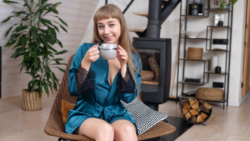 Картинка девушки -+брюнетки +шатенки arete