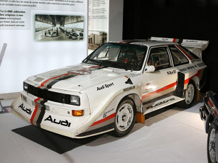 Картинка автомобили выставки уличные фото