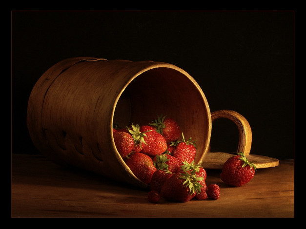 Обои картинки фото таня, волкова, простой, этюд, клубникой, еда, клубника, земляника