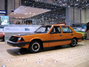 Картинка автомобили выставки уличные фото