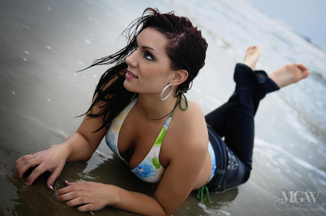 Обои картинки фото -Unsort Брюнетки Шатенки, девушки, unsort, брюнетки, шатенки, calan, море, грудь