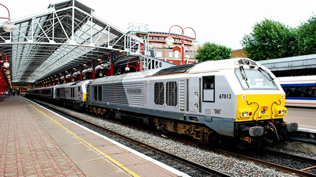 Обои картинки фото техника, поезда, локомотив, состав, рельсы, перрон, станция