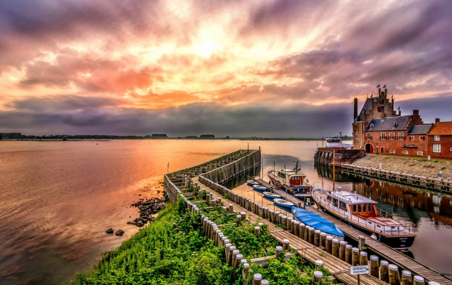 Обои картинки фото корабли, порты, причалы, заря, море, яхты, причал, мол