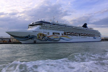 Картинка norwegian+spirit корабли лайнеры лайнер круиз