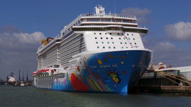 Обои картинки фото norwegian breakaway, корабли, лайнеры, круиз, лайнер