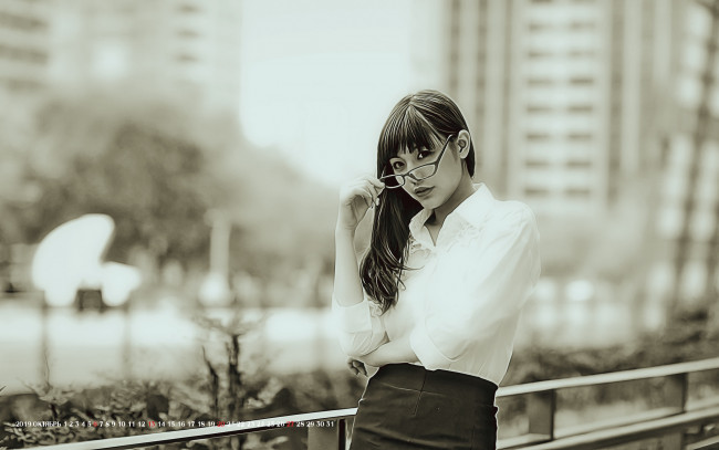 Обои картинки фото календари, компьютерный дизайн, взгляд, очки, 2019, calendar, улица, девушка, женщина