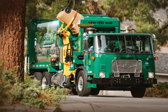 Картинка автомобили мусоровозы autocar