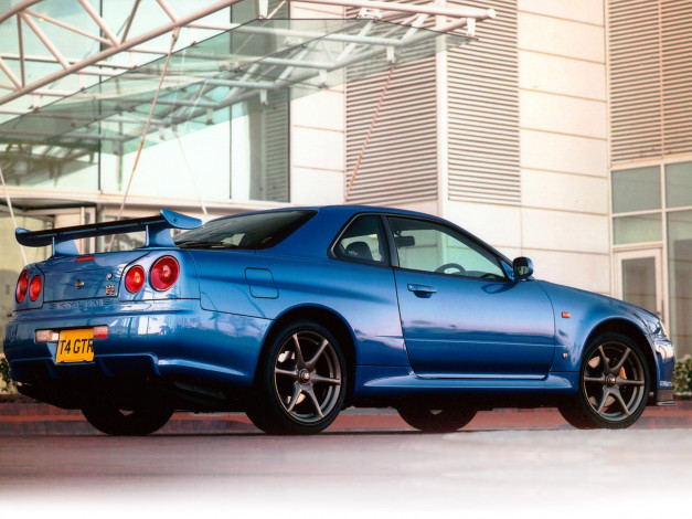 Обои картинки фото автомобили, nissan, datsun, синий, здание