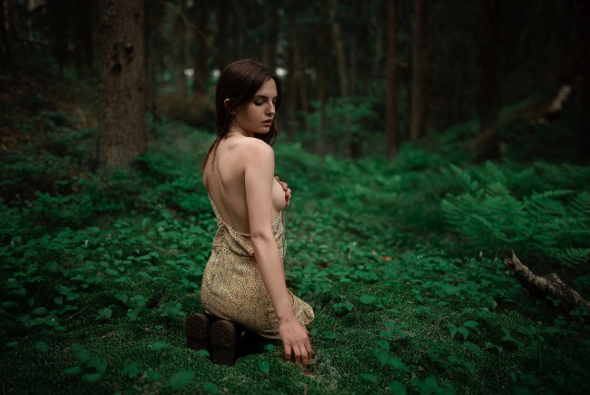 Обои картинки фото бестия, девушки, - брюнетки,  шатенки, женщины, брюнетка, темноволосая, сексуальная, модель, звезда, разная, обувь, верхняя, одежда, нижнее, эротическое, бельё, голготки, чулки, аксессуары, и, множество, всяческих, элементов, на, картинке, фотографий, изображении, ? ????